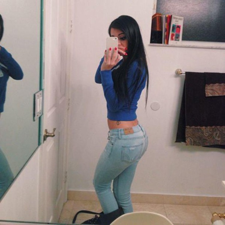 Girls and their tight Jeans ( Photos) Badchix Magazine