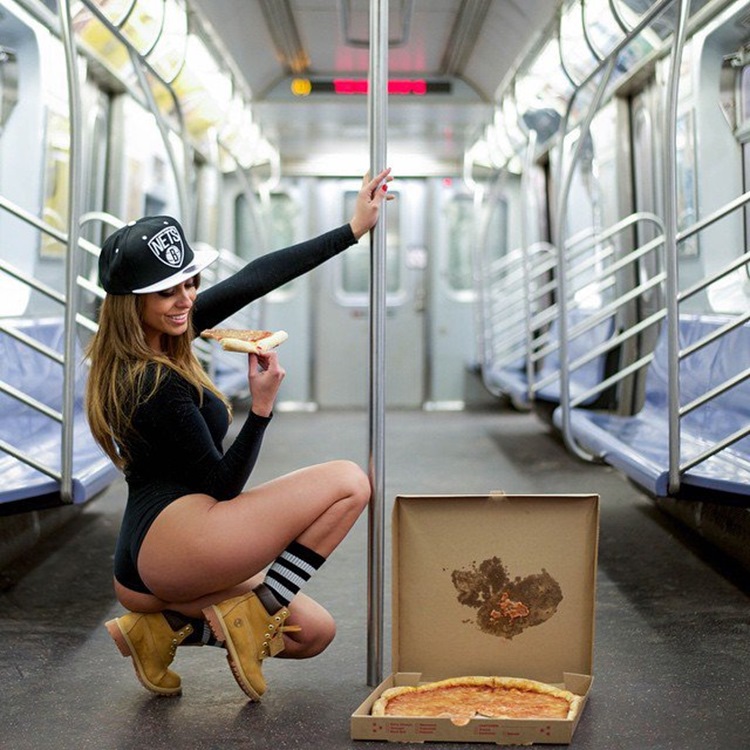 Badchix Kiara Gomez loves Pizza and takes Amazing Photos